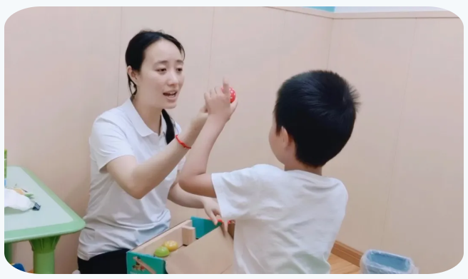 “点亮蓝色心灵计划”系列—泽泽坎坷康复路，奶奶一路用爱陪伴！